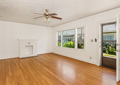 Floor plan for 2 beds, 1 bath, 700 sqft